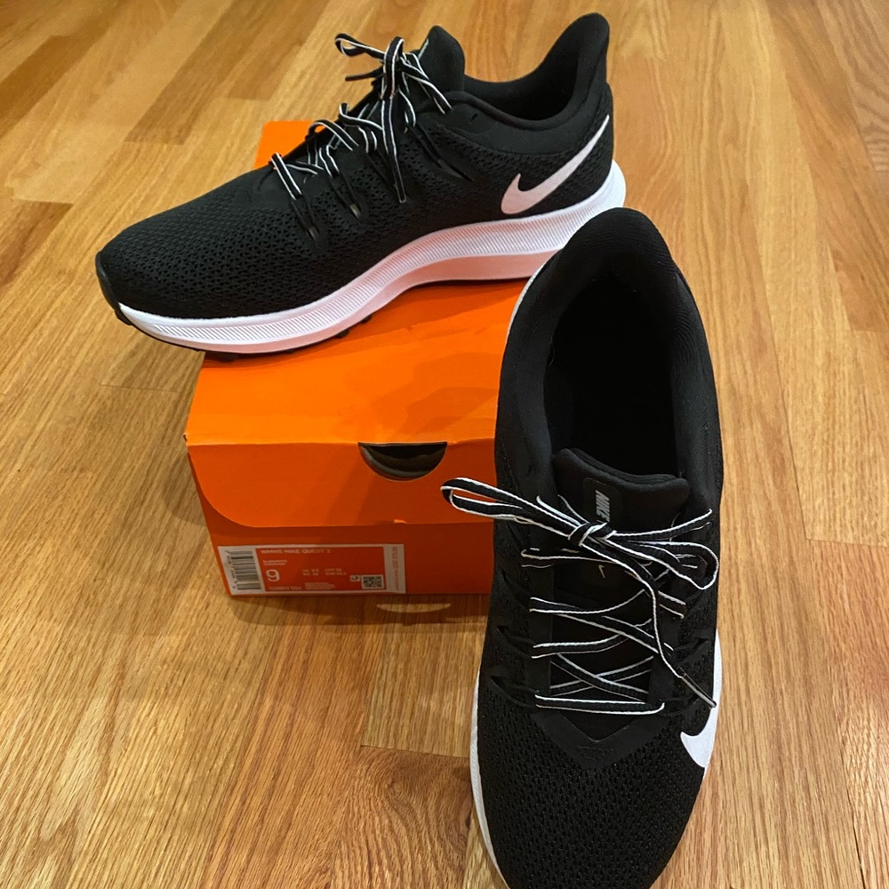 NIKE Women’s Quest 2